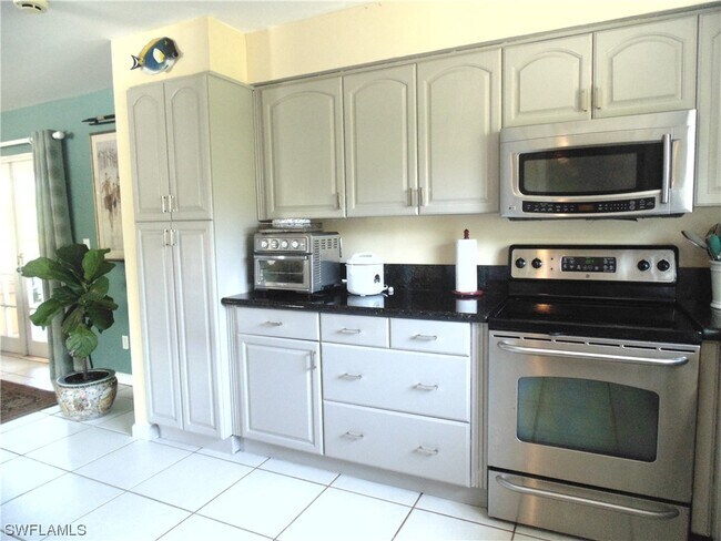 Photo - 800 Entrada Dr