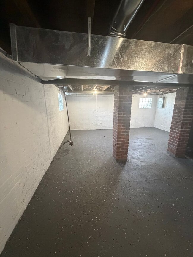 Photo - 3 Bedroom 1.5 bath bungalow near downtown