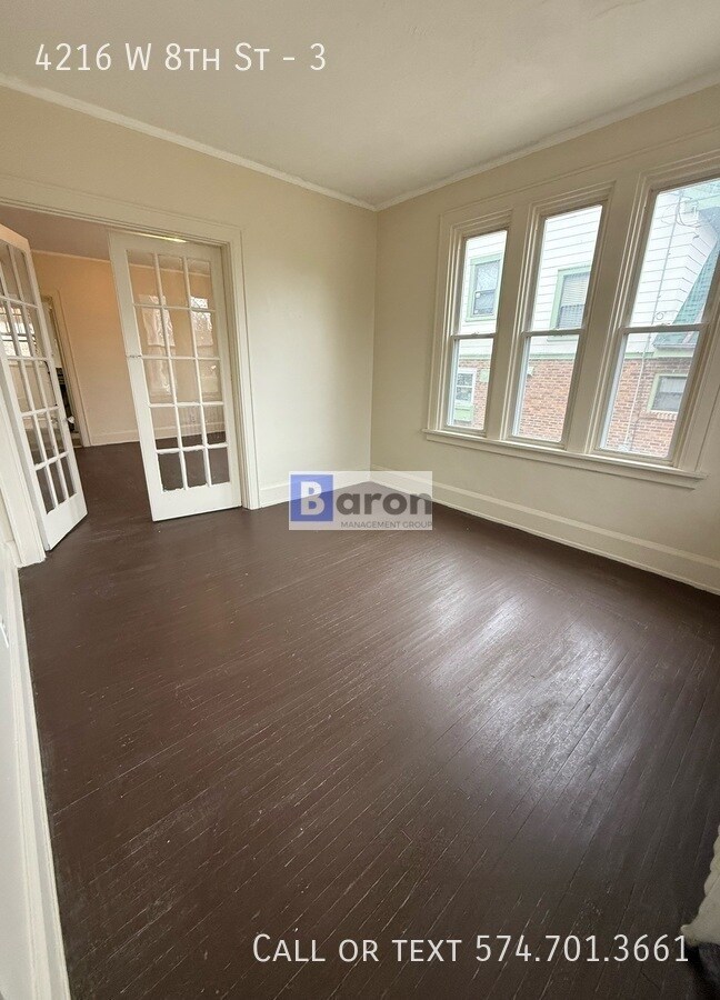 Building Photo - 4216 W 8th St Unit 3