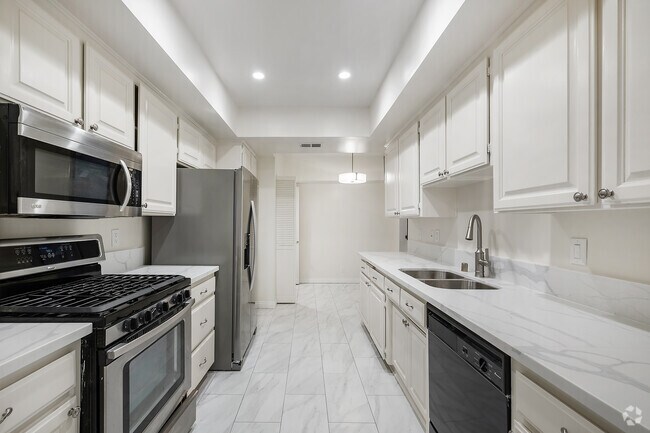2BR, 2BA - 1,290SF - Kitchen