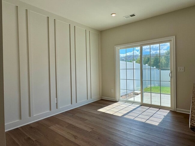 Photo - 4914 Crossley St