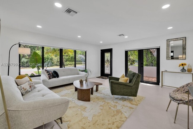 Photo - 220 NE 105th St