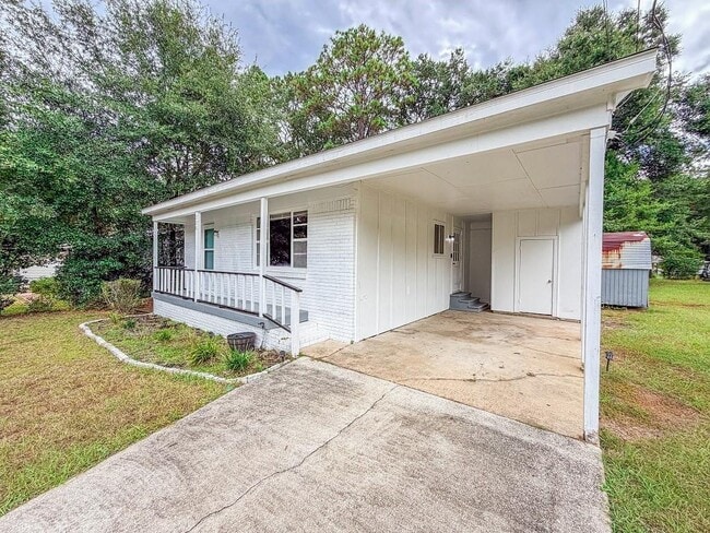 Photo - 220 Ennis St