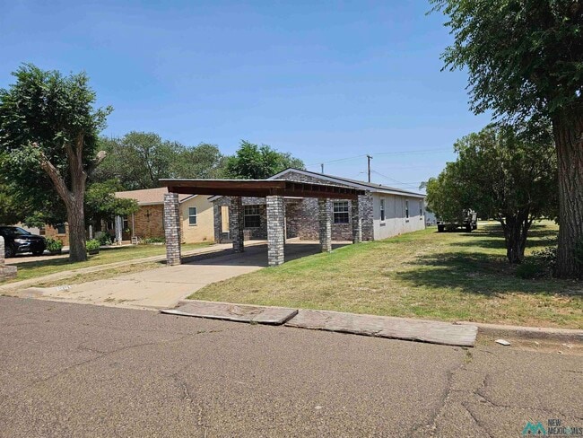 Building Photo - 1301 N Oak St Rental