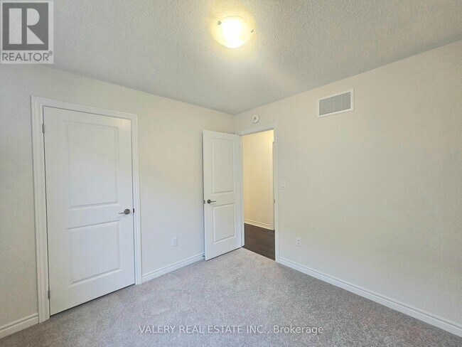 Photo - 31 Phoenix Blvd