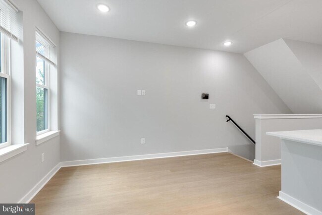 Photo - 2344 W Seybert St Unit 2