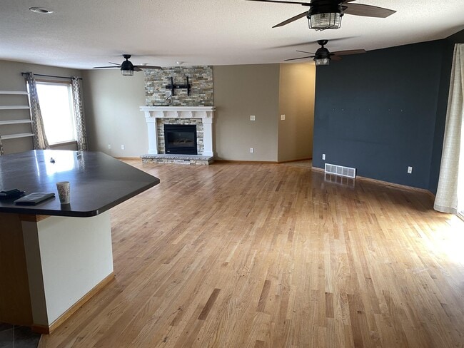 Photo - 2910 Otis Rd SE