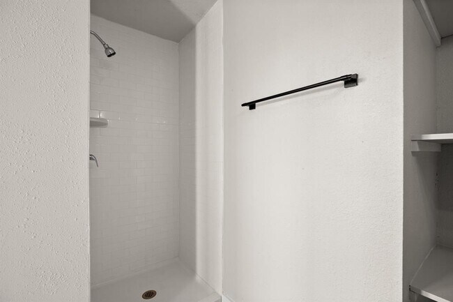 Photo - 402 Twin Elm Dr