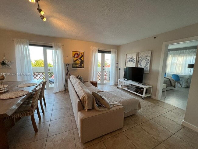 Photo - 227 Michigan Ave Unidad 502