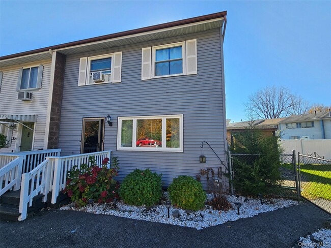 Building Photo - 35 N Aspen Rd Unit 33