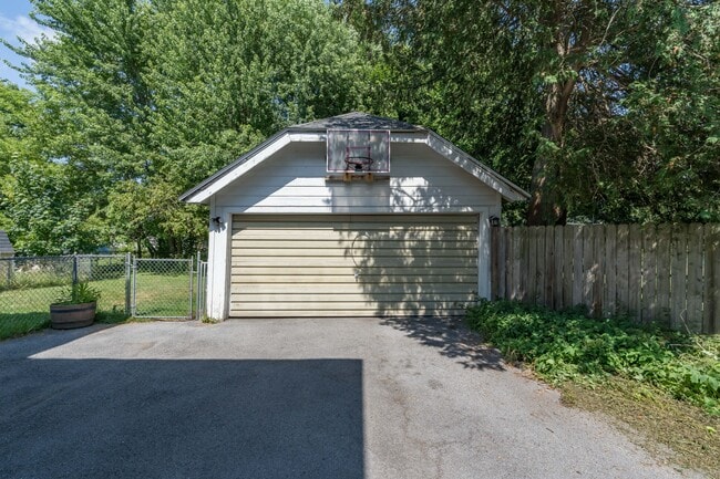 Photo - 721 Nellis St