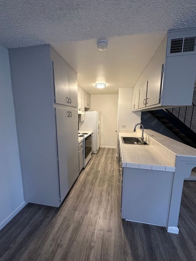 Photo - Cozy 2 Bedroom unit with community pool!