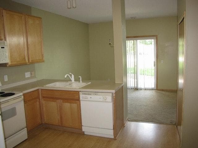 Photo - End Unit Town home *3Bedrm 2.5 Bath*Cottage Grove* Available July 1.