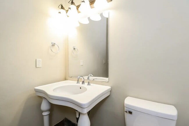 Photo - 1101 Gretna Green Dr