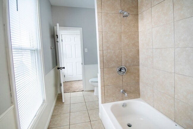 Photo - Large 3 Bedroom in Dahlman