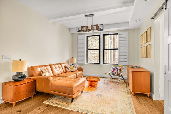 Photo - 320 W 89th St