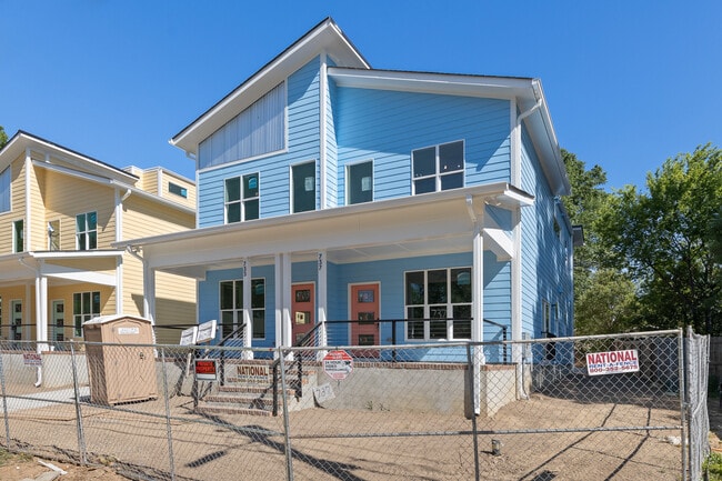 Photo - 737 Hopkins St