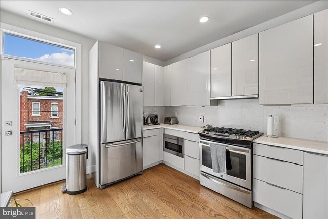 Photo - 619 Harvard St NW Unidad 2