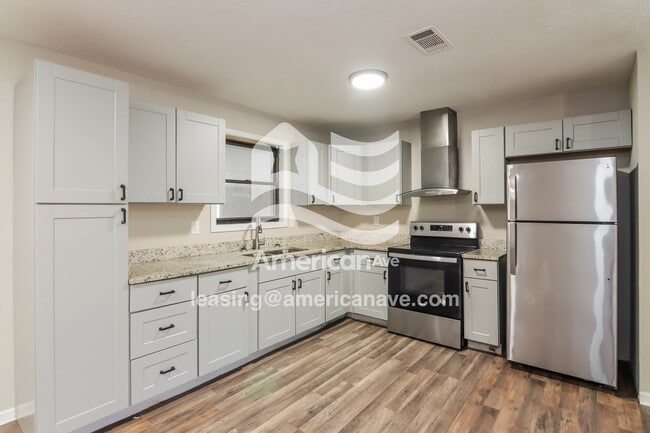 Photo - 856 Barklay Way