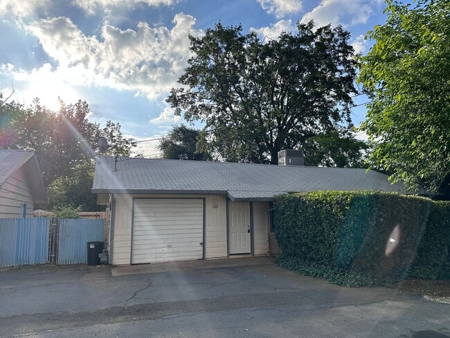 Building Photo - Enterprise Area Cottage with Central HVAC