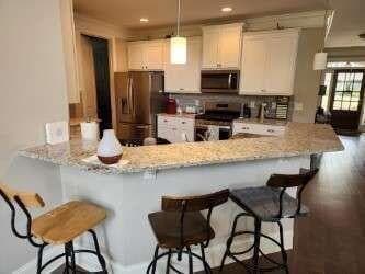 Photo - 194 Yorkshire Ln