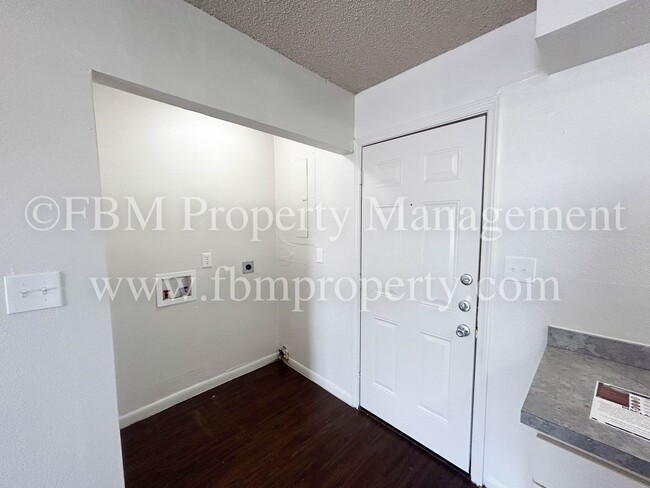 Photo - Willow Court Apartments, Unit 101 - Cozy 2 Bedroom, 1 Bathroom Downstairs Home in Mexia, TX! Unit 101
