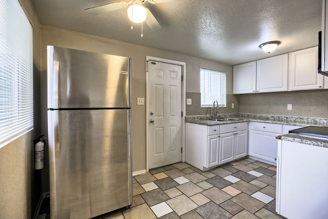 Photo - 312 Crescent Dr