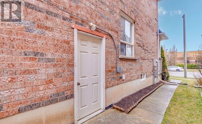 Photo - 1123 Woodward Ave