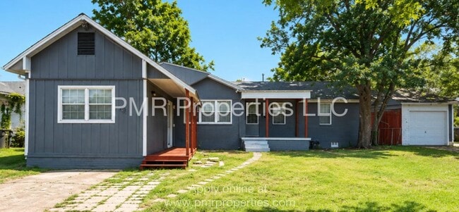 Building Photo - 4 Bedrooms / 2 Bathrooms House