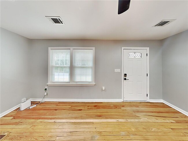 Photo - 1770 Springview Rd NW