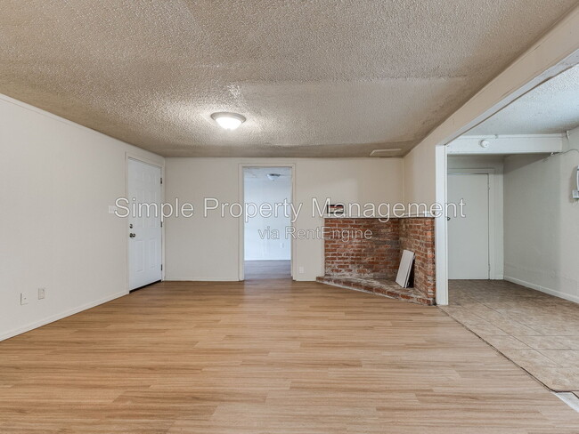 4012 Parkwoods Ln