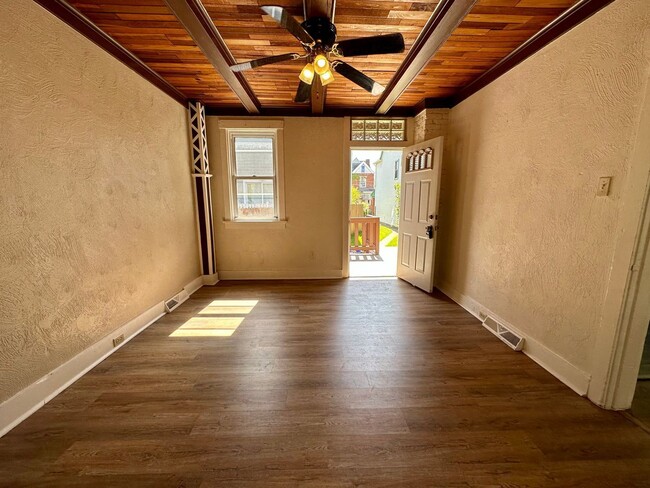 Photo - 817 N Sheridan Ave Unit 1