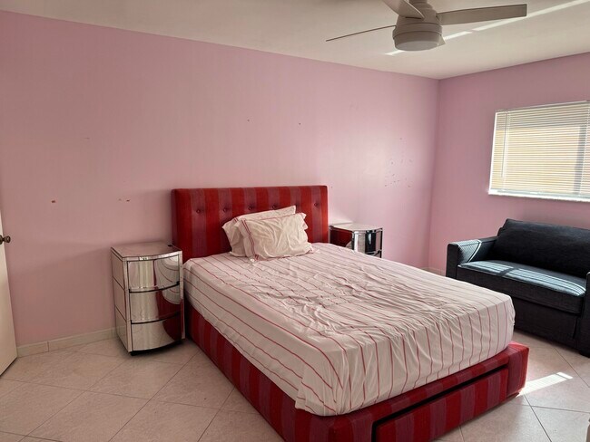 Photo - 5574 Witney Dr Unit 102