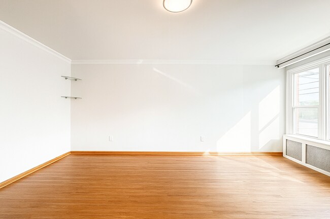 Photo - 19 Reid Ave N