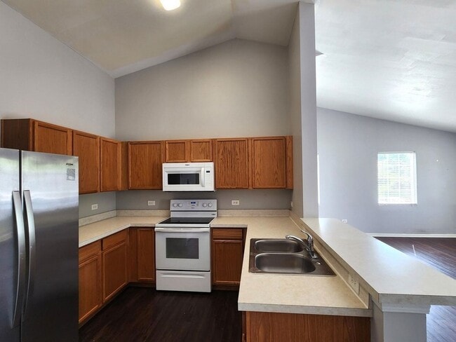 Photo - 2023 Silverstone Dr