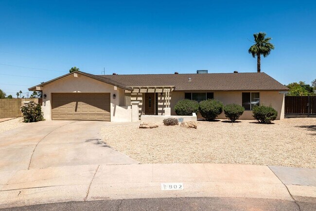 Building Photo - Charming 3BR House in Phoenix