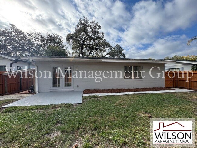 Photo - 623 Rugby St