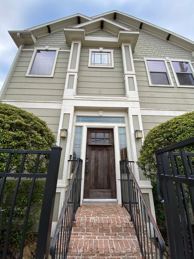 Front door facing 25th St - 1728 W 25th St House