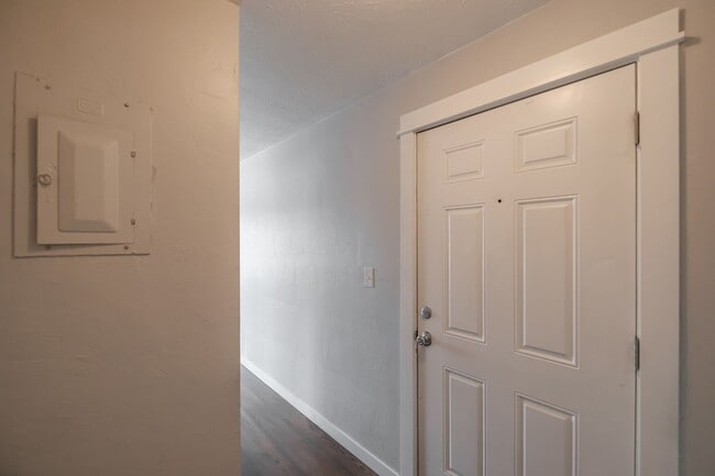 Photo - Beautiful 2 Bed, 1 Bath Second Floor Apartment Near Downtown Albany! Unidad 106-01-205-13