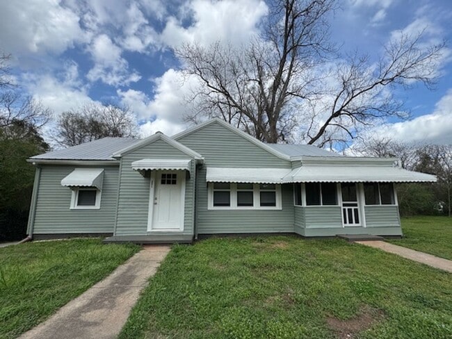 Building Photo - 505 E 5th St