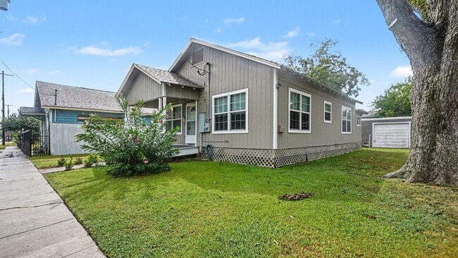 12 E Homan Ave