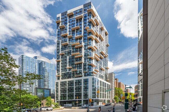106 Fleet Pl