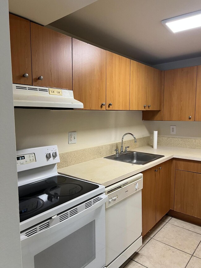 Photo - 411 Executive Center Dr Unit 215