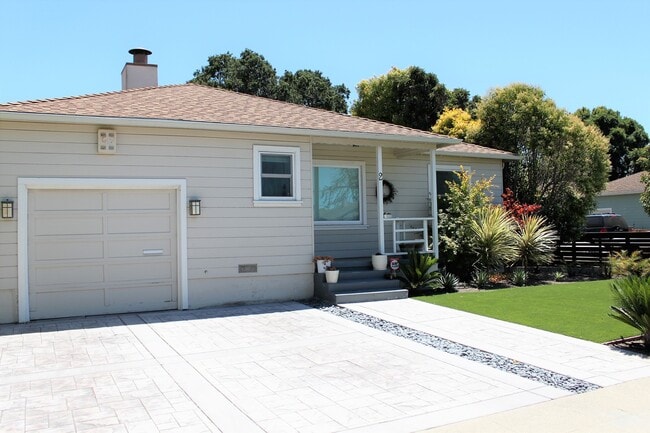 Building Photo - Beautifully Renovated San Mateo Bungalow w... Rental