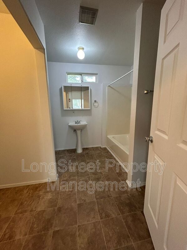 Photo - 4553 NE 105th Ave