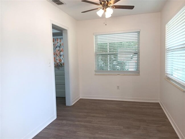 Photo - 4942 Oxford Ave N