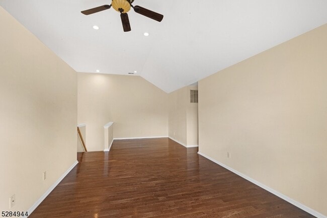 Photo - 77 Williamson Ct