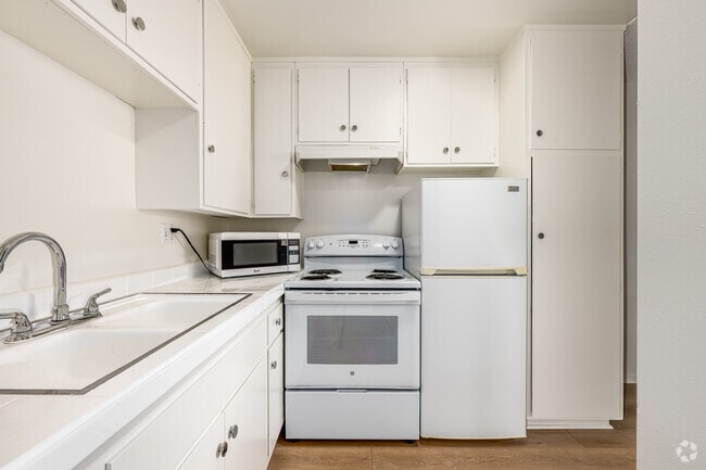 Studio -unit 353-475 SF - Kitchen