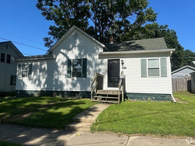 Building Photo - 3-Bedroom Home near Downtown Bloomington!