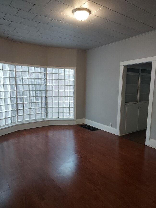 Photo - 329 Marshall St